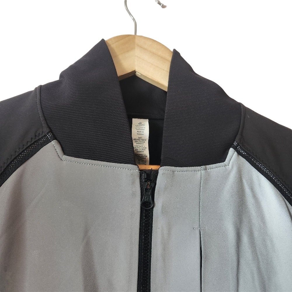 Lululemon Bright Reflective Silver Black Bomber Jacket Zip Size 6 EUC - Picture 6 of 10